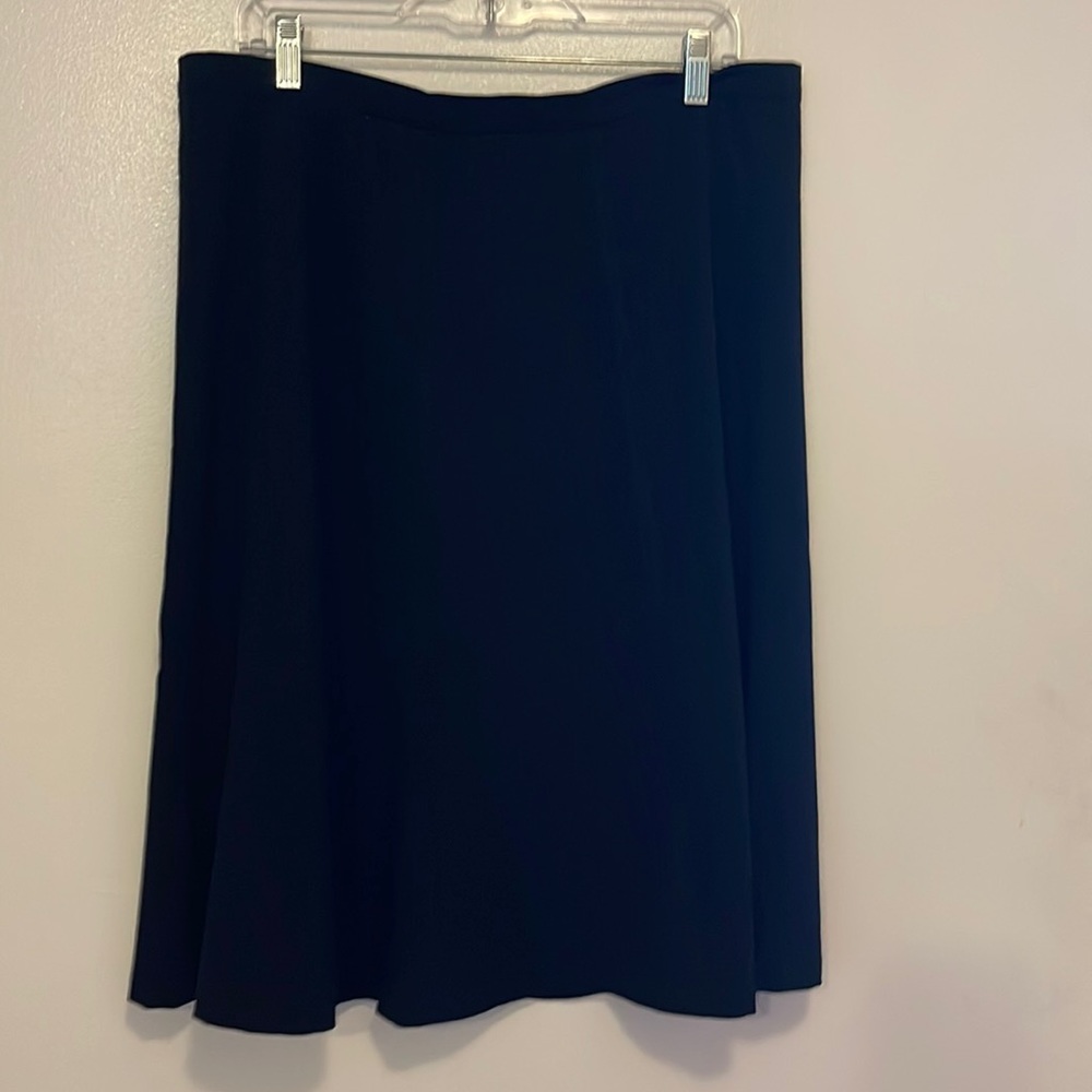 Woman’s black size 16W East 5th skirt
